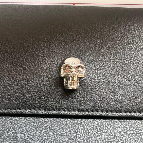 Alexander McQueen Black Skull Envelope Clutch Bag - Picture 5 of 14
